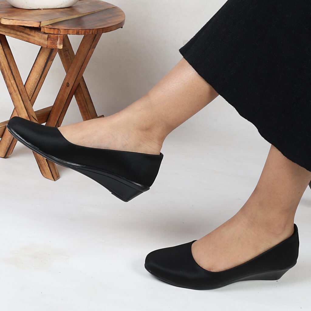 ITS LIGER Women's Classic Black Low Wedge Heel Comfort Bellies